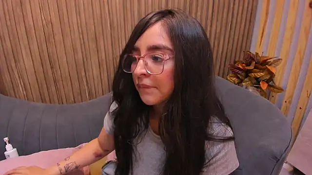 Snapshot of Eva_Macalliter chatting on 01.24.25 Eva Macalliter online show from 01.24.25