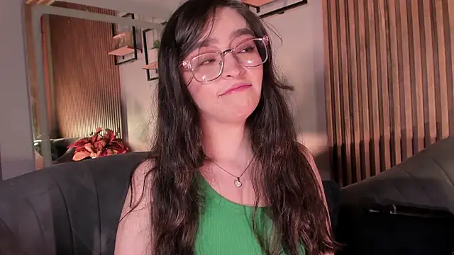 Eva Macalliter online show from 04.23.26