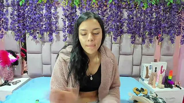 Snapshot of Bich_Anal_ chatting on 12.19.24 Bich Anal online show from 12.19.24