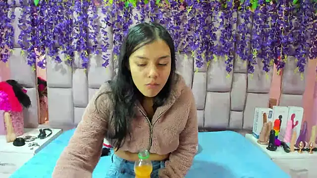 Snapshot of Bich_Anal_ chatting on 12.21.24 Bich Anal online show from 12.21.24