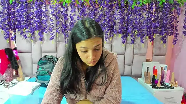Snapshot of Bich_Anal_ chatting on 12.27.24 Bich Anal online show from 12.27.24