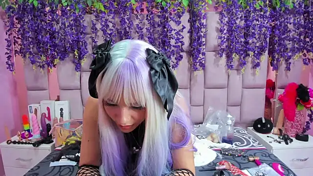 Snapshot of Bich_Anal_ chatting on 02.13.25 Bich Anal online show from 02.13.25