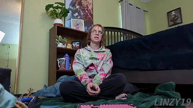 Snapshot of Linzy_19 chatting on 12.31.24 Linzy 19 online show from 12.31.24