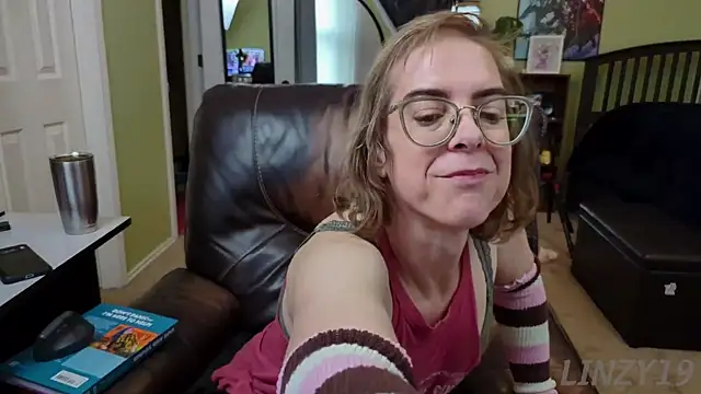 Snapshot of Linzy_19 chatting on 01.09.25 Linzy 19 online show from 01.09.25