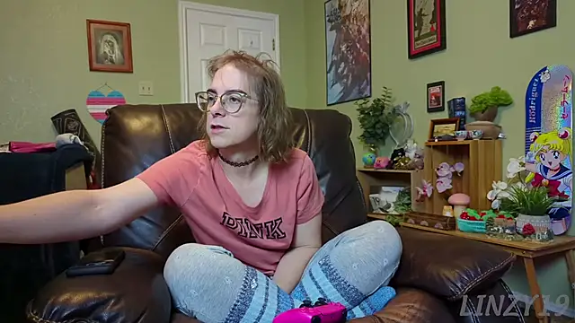 Snapshot of Linzy_19 chatting on 01.25.25 Linzy 19 online show from 01.25.25