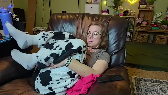 Snapshot of Linzy_19 chatting on 01.31.25 Linzy 19 online show from 01.31.25