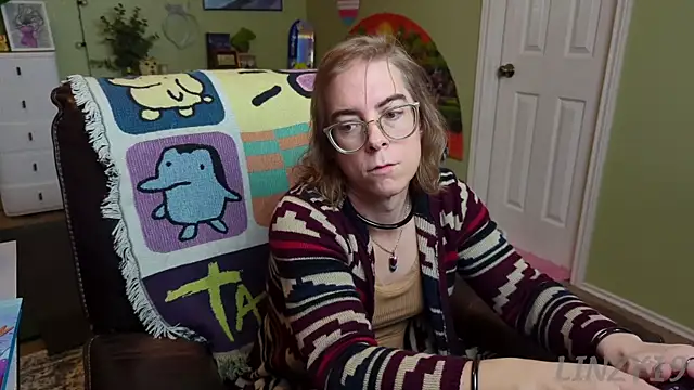 Snapshot of Linzy_19 chatting on 02.18.25 Linzy 19 online show from 02.18.25