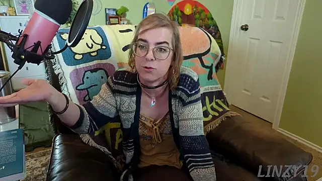 Snapshot of Linzy_19 chatting on 02.27.25 Linzy 19 online show from 02.27.25