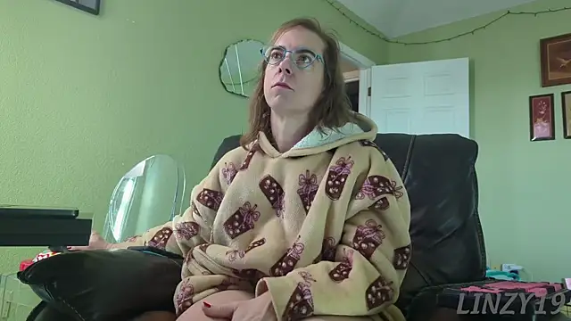 Snapshot of Linzy_19 chatting on 11.09.25 Linzy 19 online show from 11.09.25