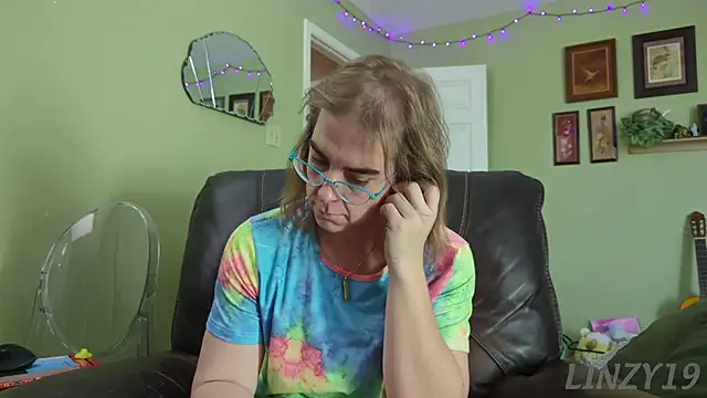 Linzy 19 online show from 11.11.25