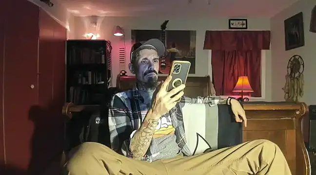 Snapshot of RoosterWabbit chatting on 01.15.25 RoosterWabbit online show from 01.15.25