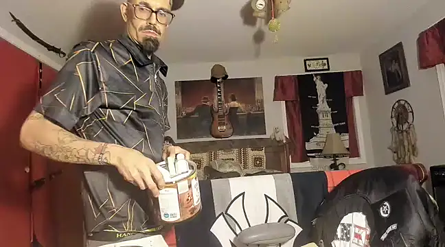 Snapshot of RoosterWabbit chatting on 02.26.25 RoosterWabbit online show from 02.26.25