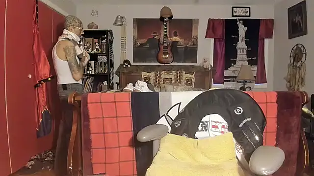 Snapshot of RoosterWabbit chatting on 02.27.25 RoosterWabbit online show from 02.27.25