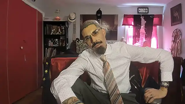 Snapshot of RoosterWabbit chatting on 03.08.25 RoosterWabbit online show from 03.08.25