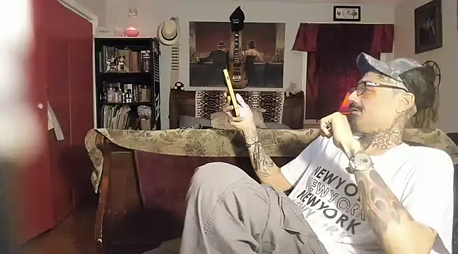 Snapshot of RoosterWabbit chatting on 03.17.25 RoosterWabbit online show from 03.17.25