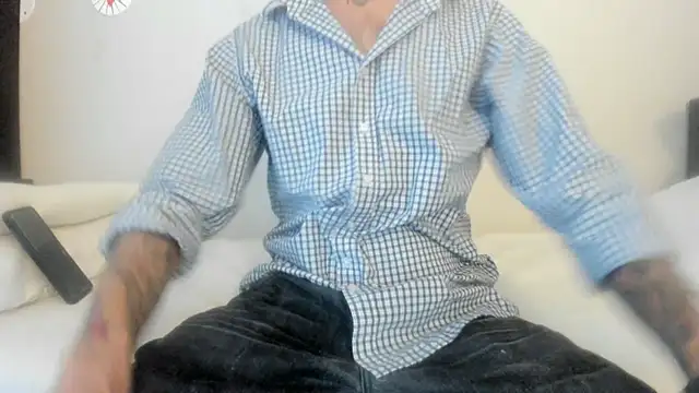 Snapshot of RoosterWabbit chatting on 11.05.25 RoosterWabbit online show from 11.05.25