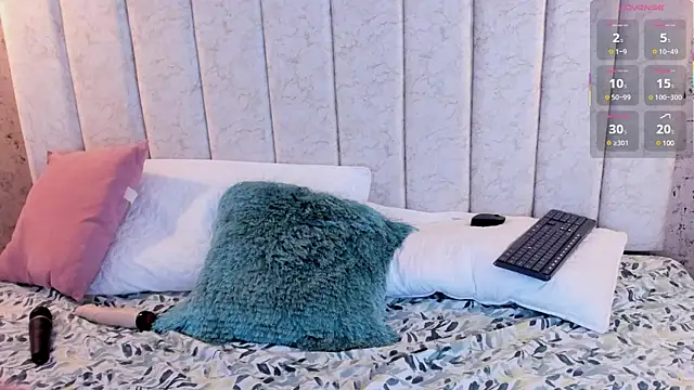 Snapshot of KatheLuu2 chatting on 01.28.25 KatheLuu2 online show from 01.28.25