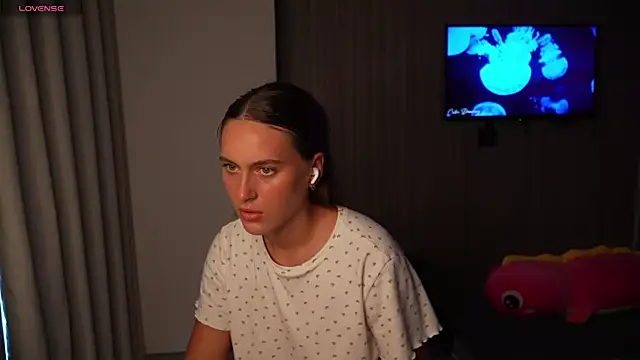 Snapshot of HarleyDeess chatting on 06.28.26 HarleyDeess online show from 06.28.26