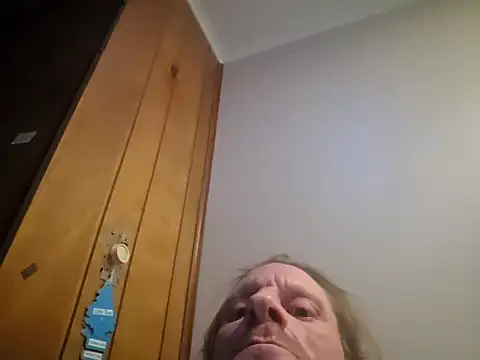 Snapshot of Travislovescum chatting on 10.06.25 Travislovescum online show from 10.06.25