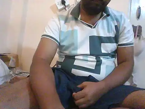 Snapshot of Nunnu_0 chatting on 10.31.25 Nunnu 0 online show from 10.31.25