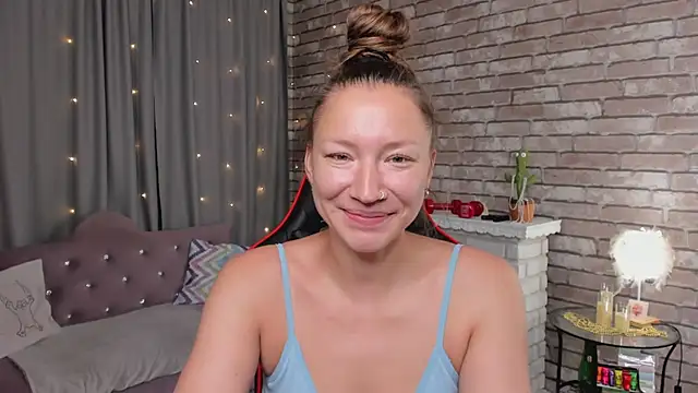 Snapshot of SarahCoksss chatting on 05.03.26 SarahCoksss online show from 05.03.26