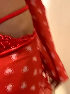 Snapshot of Aania chatting on 11.02.25 Aania online show from 11.02.25