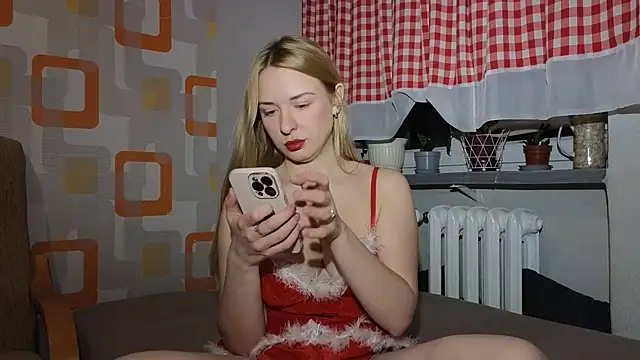 Snapshot of FREYA_- chatting on 12.05.25 FREYA - online show from 12.05.25