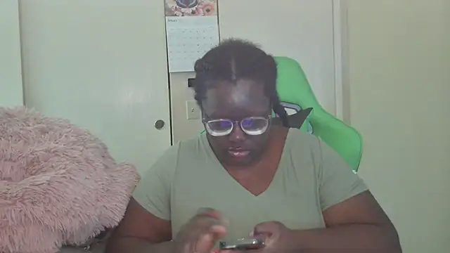 Snapshot of Yagurl__west chatting on 01.13.25 Yagurl west online show from 01.13.25