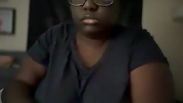 Snapshot of Yagurl__west chatting on 01.28.25 Yagurl west online show from 01.28.25