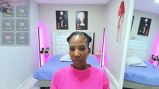 kimmturner online show from 10.11.25