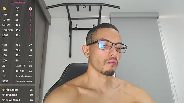 Snapshot of russthiago chatting on 01.02.25 russthiago online show from 01.02.25