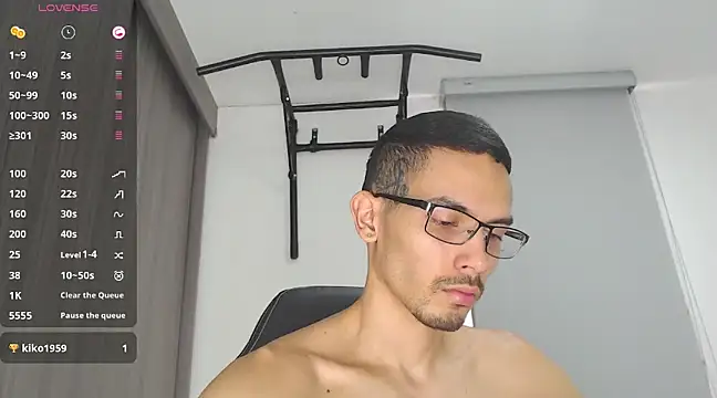 Snapshot of russthiago chatting on 01.31.25 russthiago online show from 01.31.25