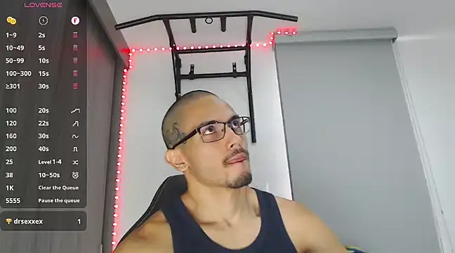 Snapshot of russthiago chatting on 02.08.25 russthiago online show from 02.08.25