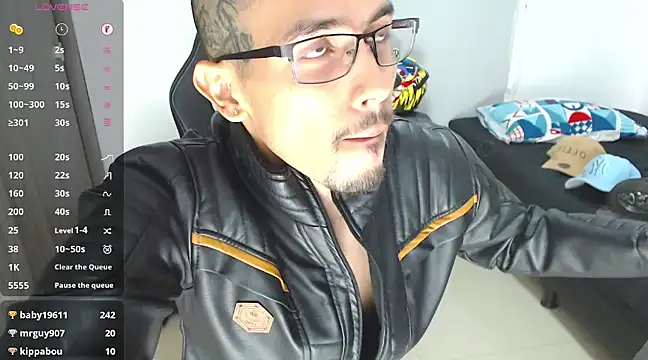 Snapshot of russthiago chatting on 02.11.25 russthiago online show from 02.11.25