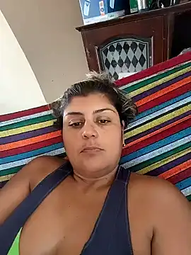 Snapshot of AlyDenalioficial chatting on 04.29.26 AlyDenalioficial online show from 04.29.26