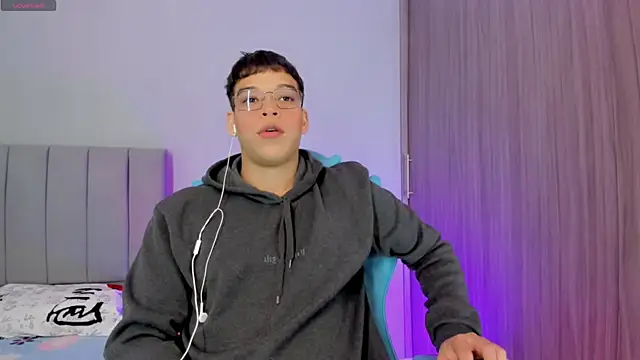 Snapshot of jake_and_joaquin chatting on 03.10.25 jake and joaquin online show from 03.10.25