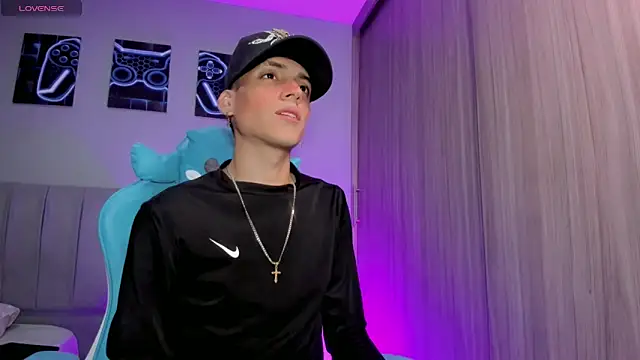 Snapshot of jake_and_joaquin chatting on 09.11.25 jake and joaquin online show from 09.11.25