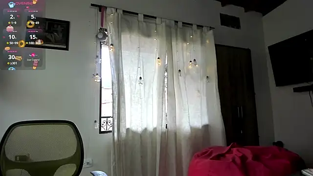 Snapshot of Rainbow_leia chatting on 12.21.24 Rainbow leia online show from 12.21.24