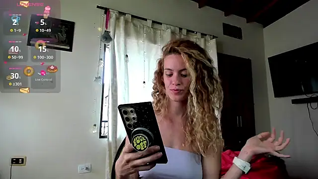 Snapshot of Rainbow_leia chatting on 12.22.24 Rainbow leia online show from 12.22.24