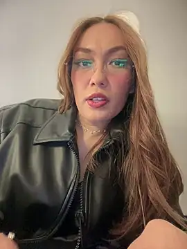 Snapshot of MichelleFerry_ chatting on 01.05.25 MichelleFerry online show from 01.05.25