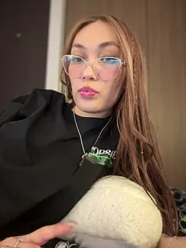 Snapshot of MichelleFerry_ chatting on 02.10.25 MichelleFerry online show from 02.10.25