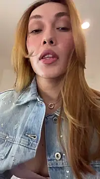 Snapshot of MichelleFerry_ chatting on 11.10.25 MichelleFerry online show from 11.10.25