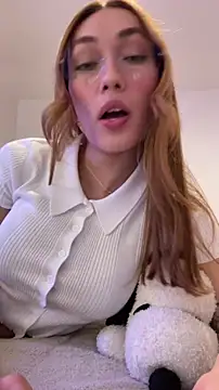 Snapshot of MichelleFerry_ chatting on 11.14.25 MichelleFerry online show from 11.14.25