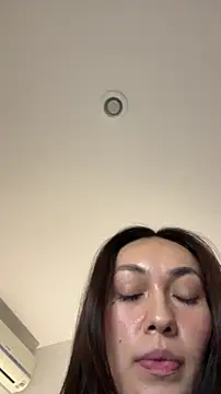 Snapshot of MichelleFerry_ chatting on 12.14.25 MichelleFerry online show from 12.14.25