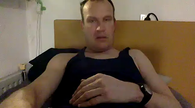 Snapshot of dlvis12 chatting on 03.18.25 dlvis12 online show from 03.18.25