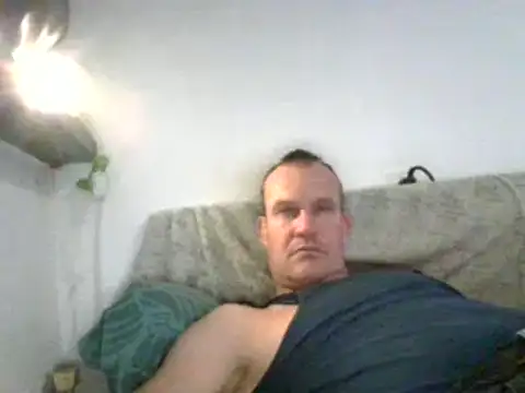 Snapshot of dlvis12 chatting on 11.17.25 dlvis12 online show from 11.17.25