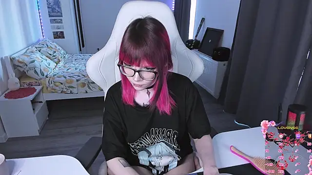 Snapshot of Yumi_Youkai chatting on 06.08.26 Yumi Youkai online show from 06.08.26