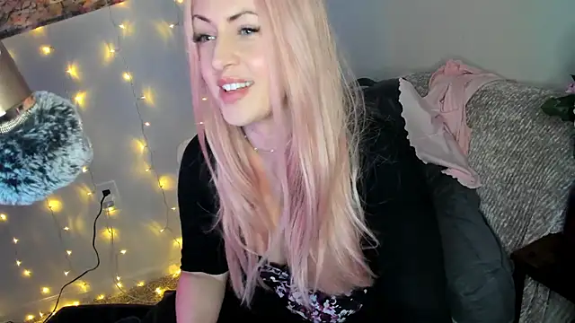 Snapshot of lovejulietxo chatting on 12.03.24 lovejulietxo online show from 12.03.24