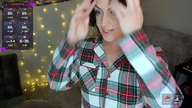 Snapshot of lovejulietxo chatting on 12.15.24 lovejulietxo online show from 12.15.24