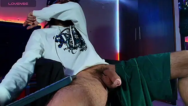 Snapshot of kuzzcoo chatting on 02.17.26 kuzzcoo online show from 02.17.26